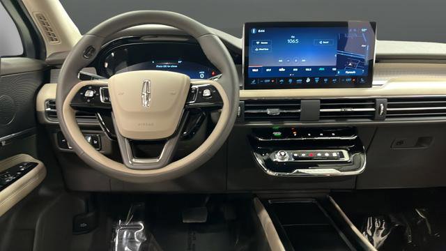 Used 2024 Lincoln Corsair AWD image 12