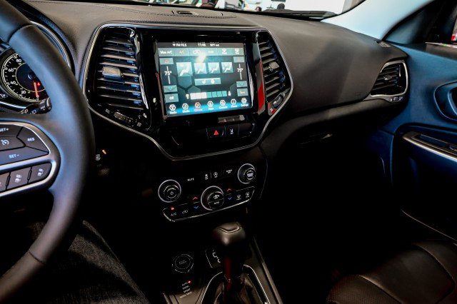 Used 2022 Jeep Cherokee Limited w/ Mopar Interior Package image 32