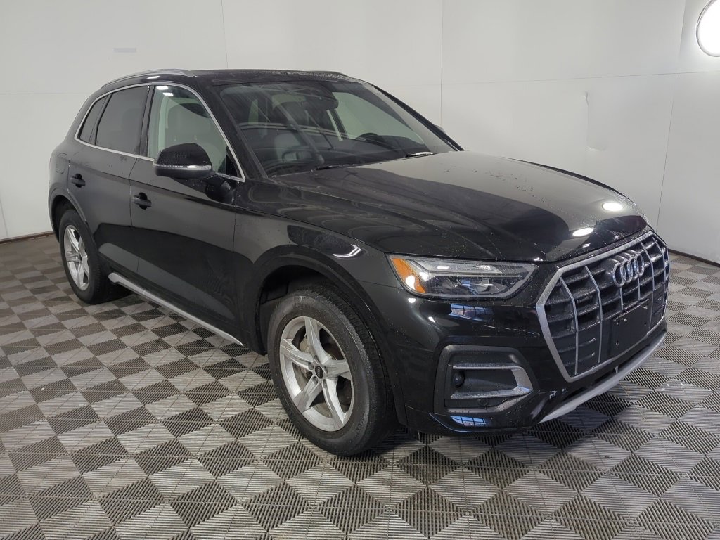 Used 2023 Audi Q5 2.0T Premium w/ Convenience Package image 2