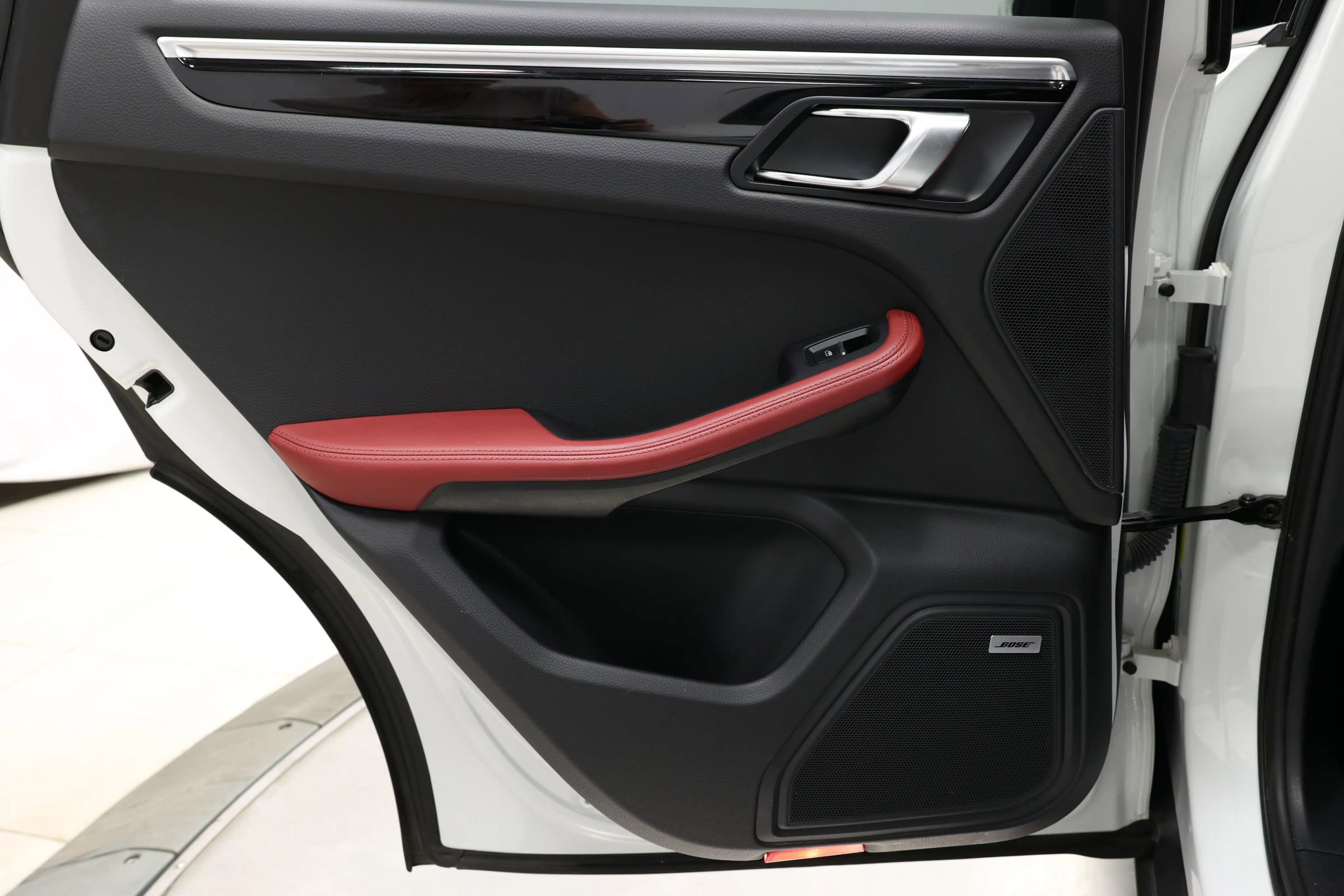 Used 2022 Porsche Macan image 43