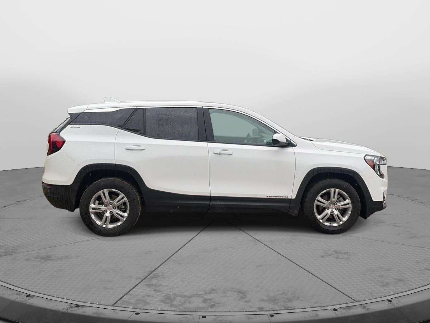 Used 2024 GMC Terrain SLE AWD/4WD image 4