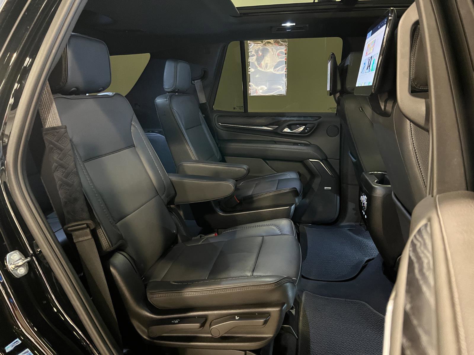 Used 2024 GMC Yukon Denali w/ Advanced Technology Package image 39