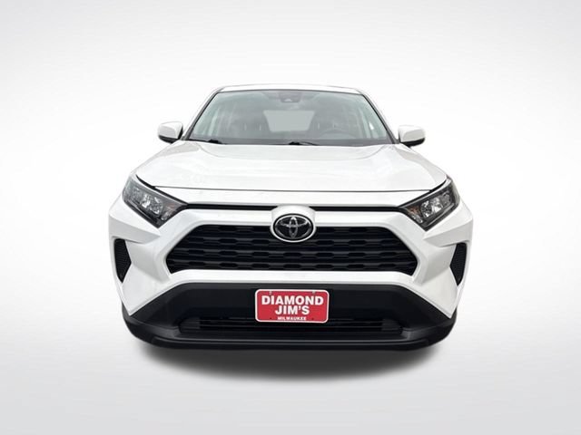 Used 2022 Toyota RAV4 LE FWD image 2