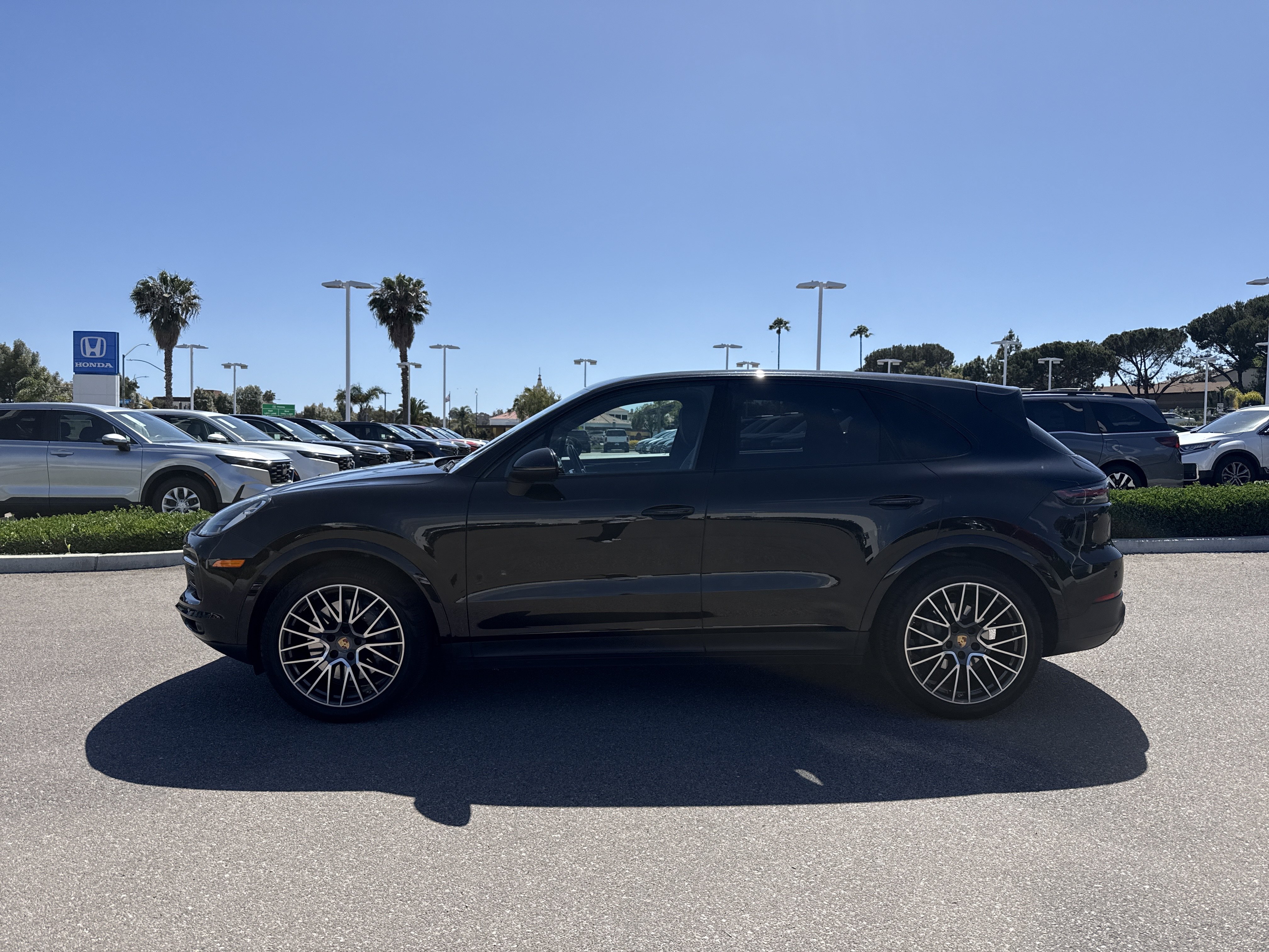 Used 2019 Porsche Cayenne S AWD/4WD image 2