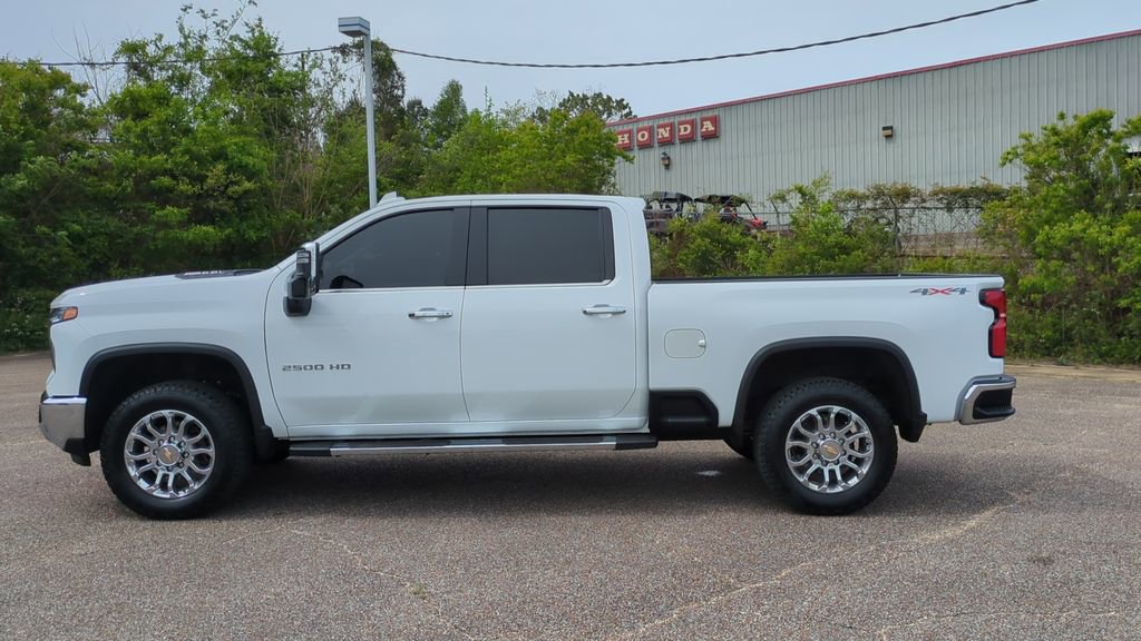 Used 2025 Chevrolet Silverado 2500 LTZ w/ LTZ Convenience Package image 8
