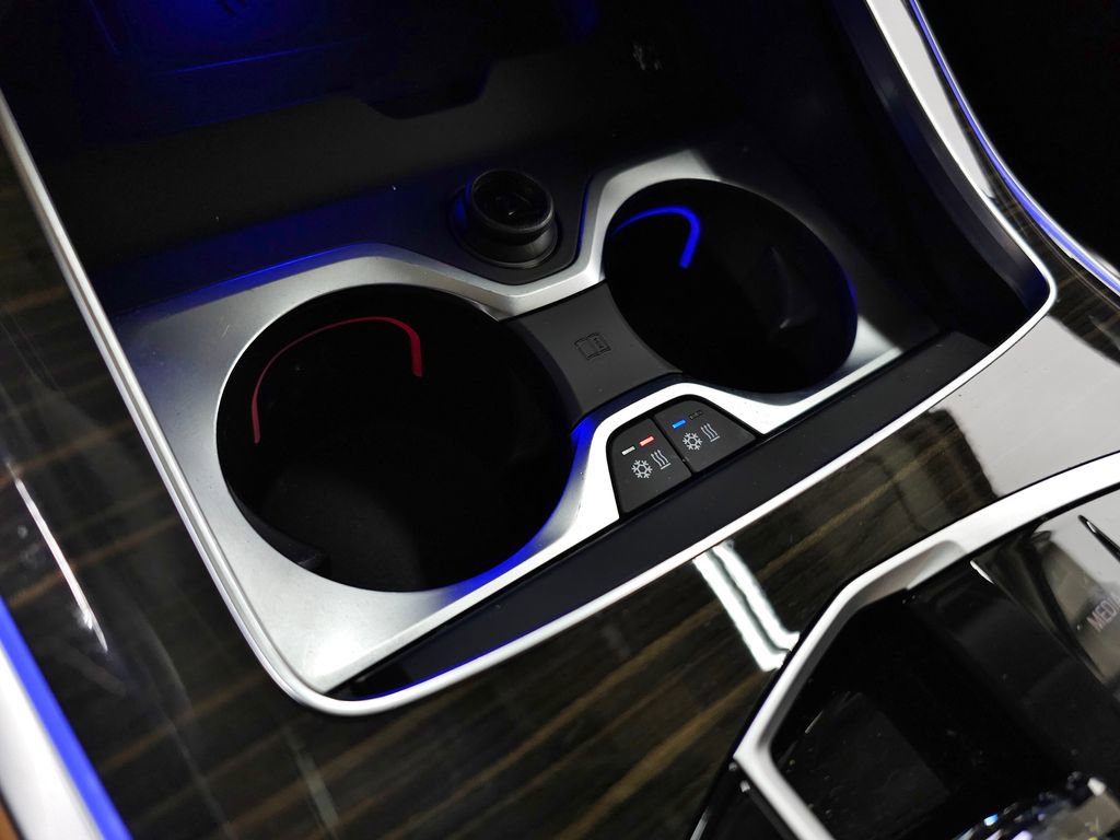 Used 2024 BMW X7 xDrive40i w/ Executive Package image 41