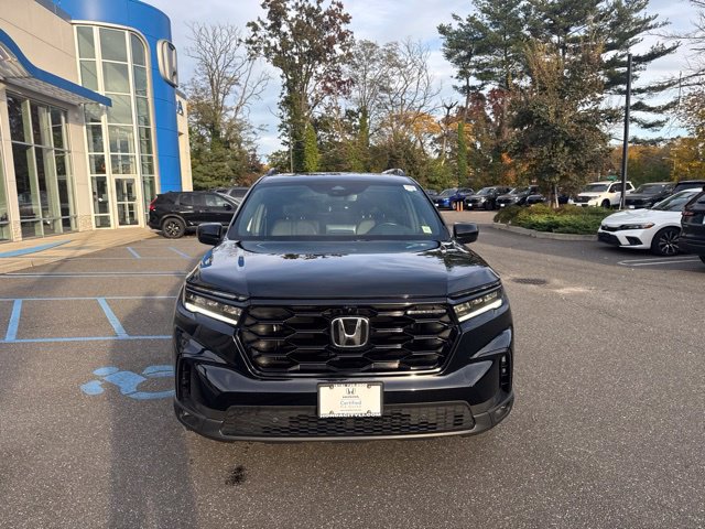Certified 2025 Honda Pilot Black Edition image 3