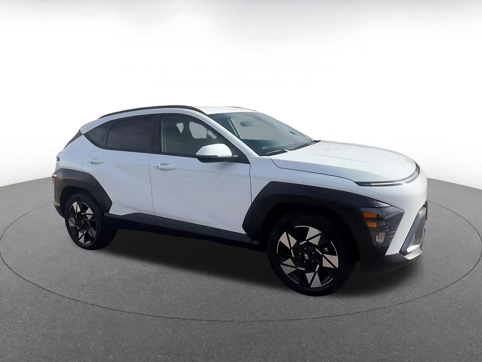 Used 2025 Hyundai Kona SEL image 2