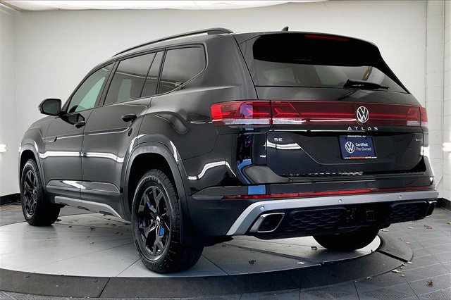 Used 2025 Volkswagen Atlas Peak Edition SE image 12
