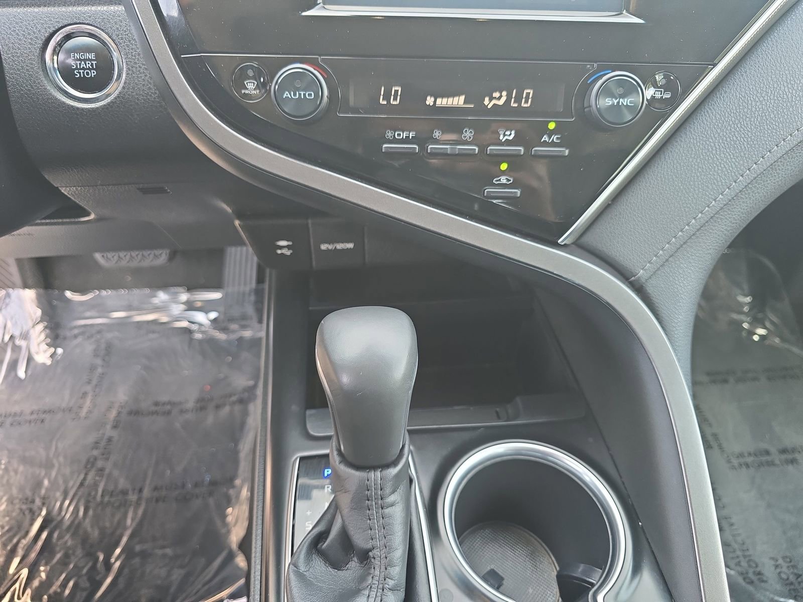 Used 2018 Toyota Camry XSE image 29