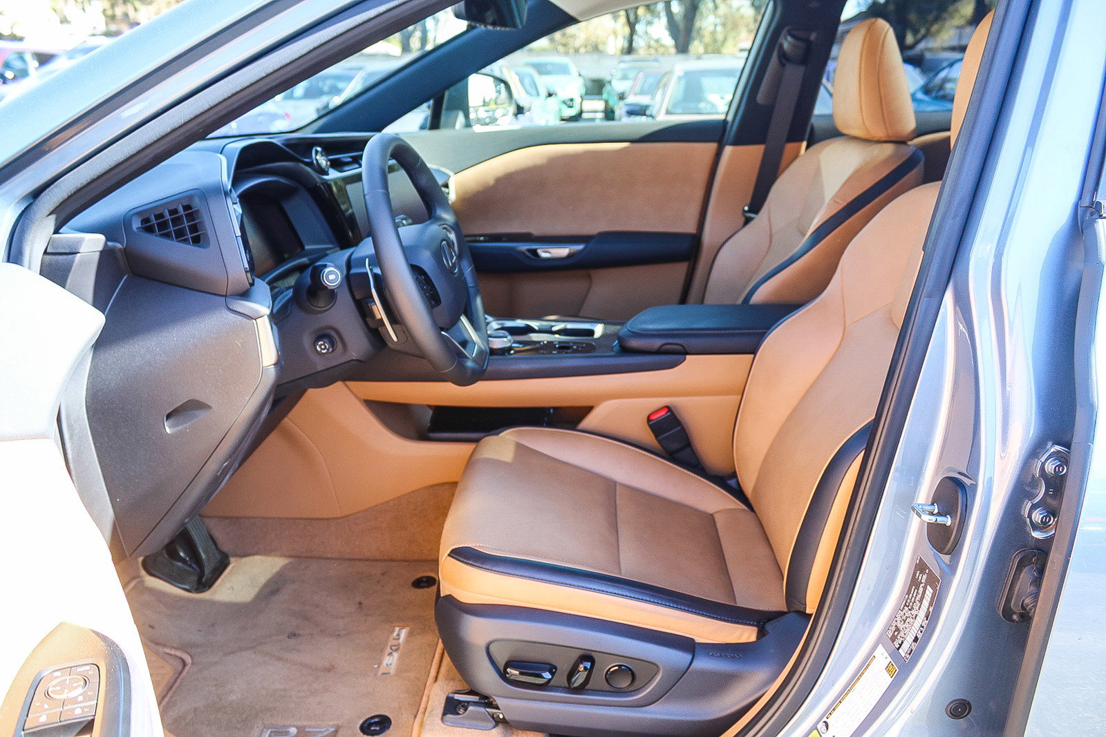 Used 2023 Lexus RZ 450e Premium image 17