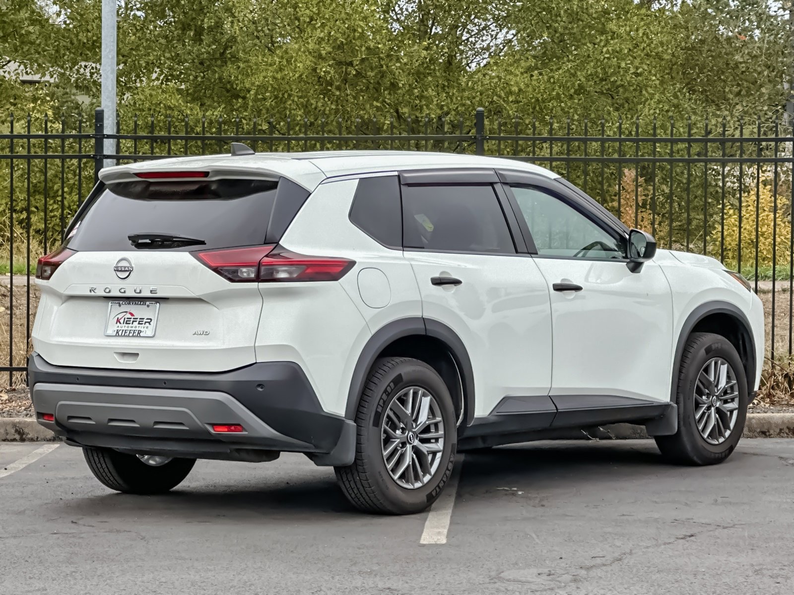 Used 2022 Nissan Rogue S image 4