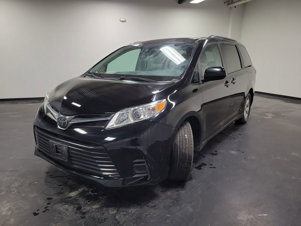 Used 2019 Toyota Sienna LE image 4