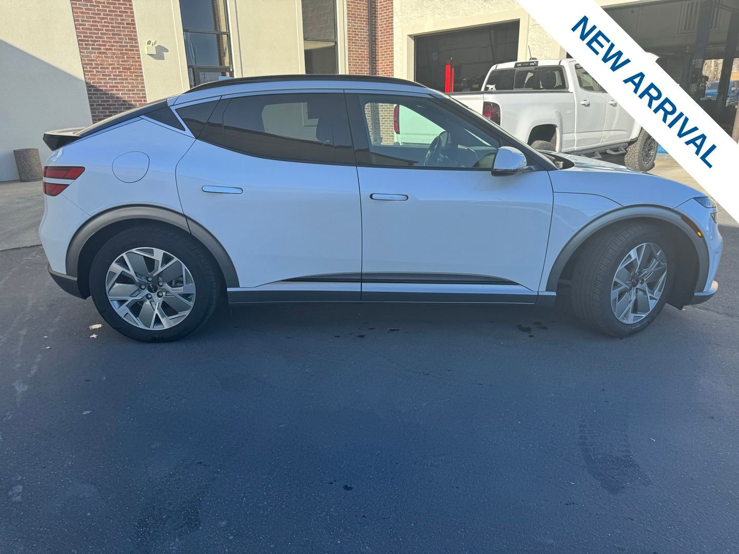 Used 2025 Genesis GV60 Advanced image 8