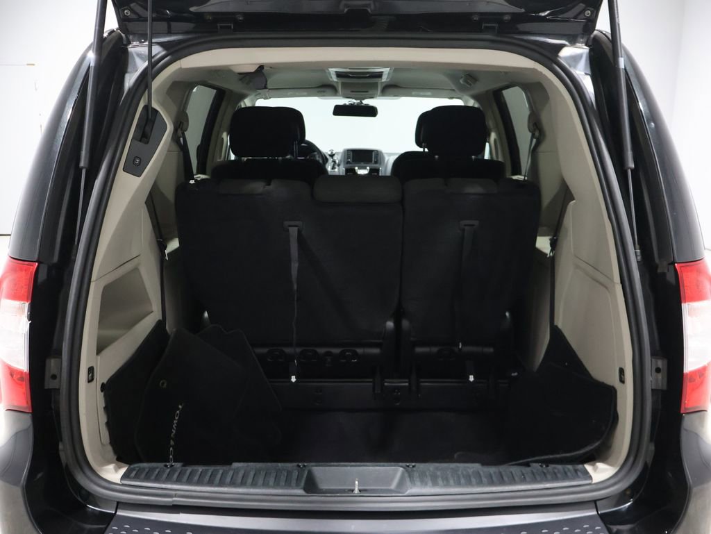 Used 2015 Chrysler Town & Country Touring image 19