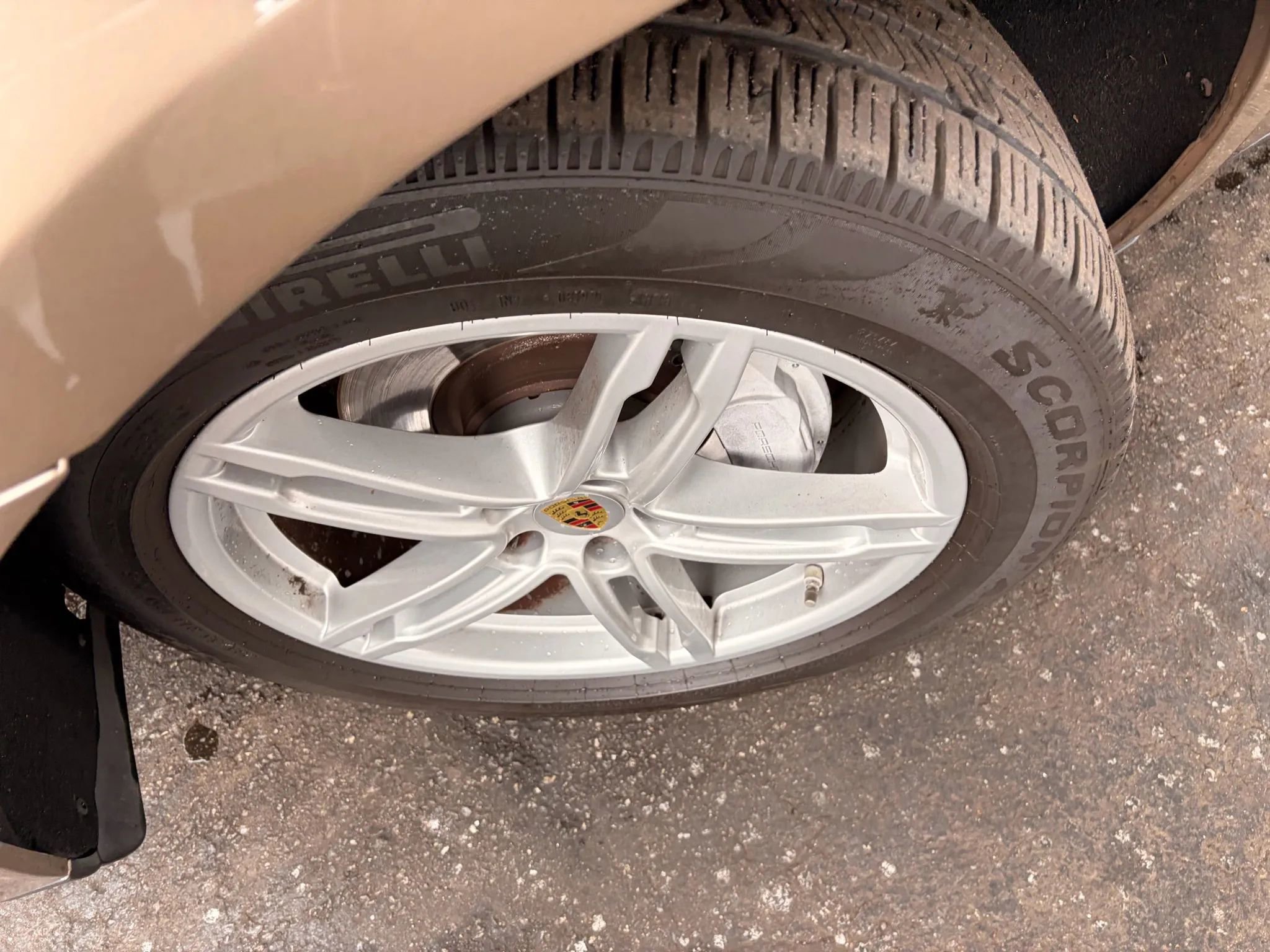 Used 2017 Porsche Macan image 97