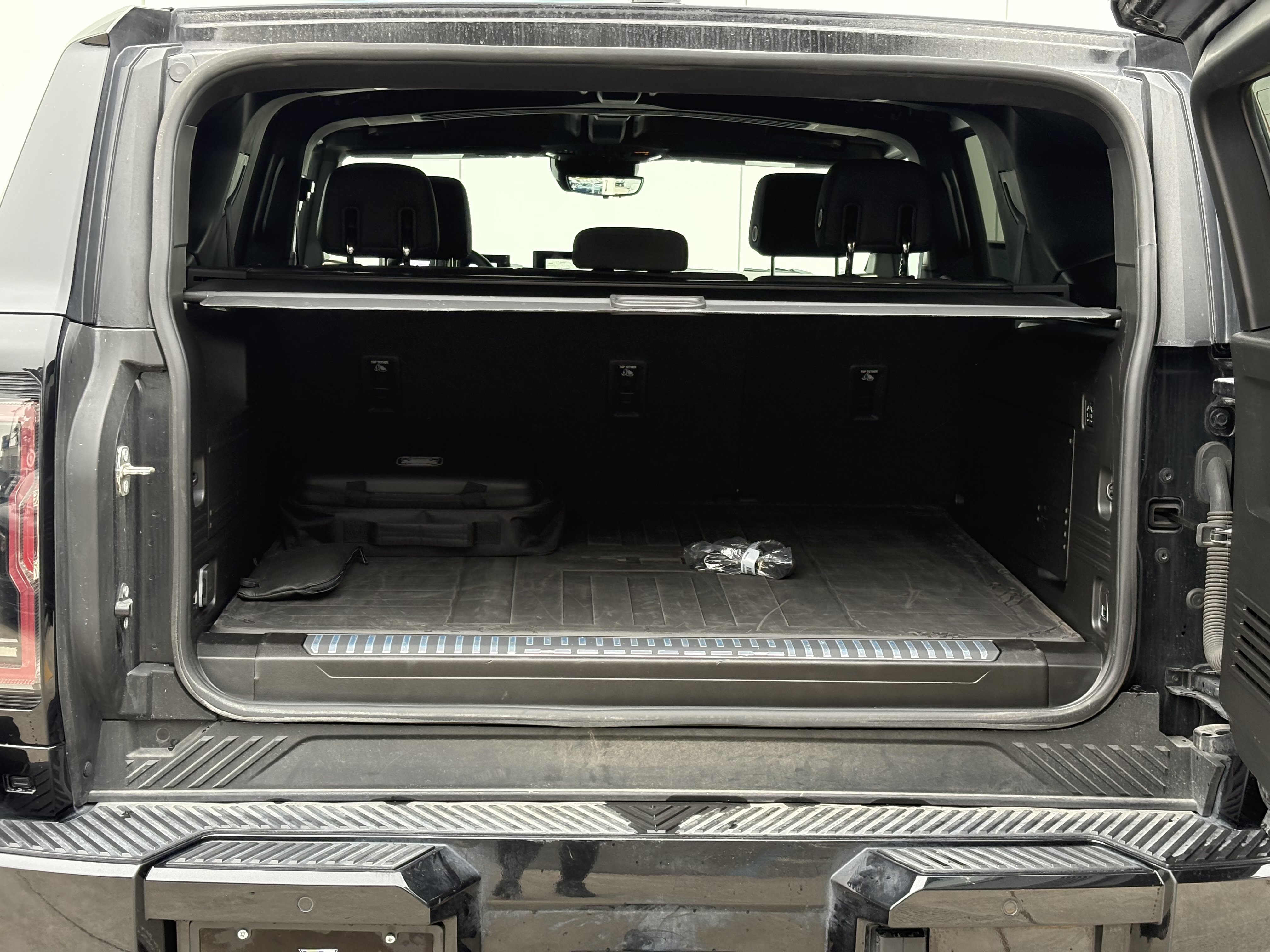 Used 2025 GMC Hummer EV 3X w/ LPO, Cargo Utility Package AWD/4WD image 9