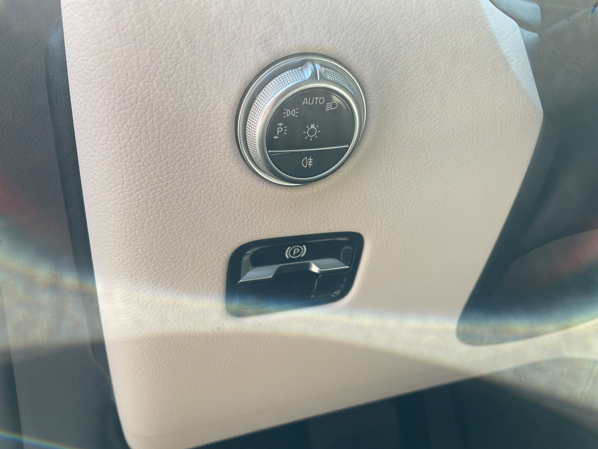 Used 2025 Mercedes-Benz GLC 300 4MATIC image 18