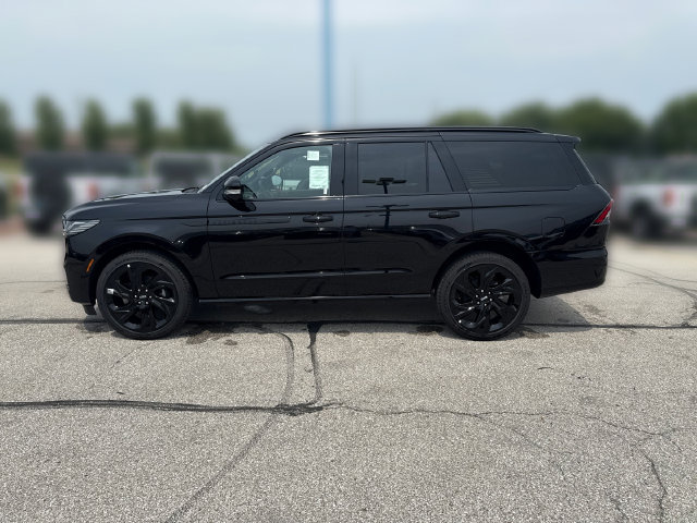 New 2027 Lincoln Navigator Reserve w/ Jet Appearance Package AWD/4WD image 10