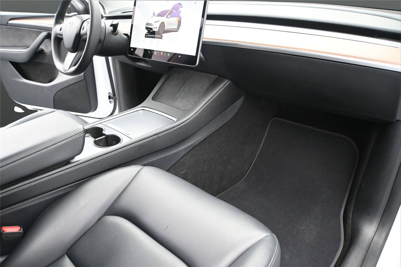 Used 2024 Tesla Model Y Long Range AWD/4WD image 18