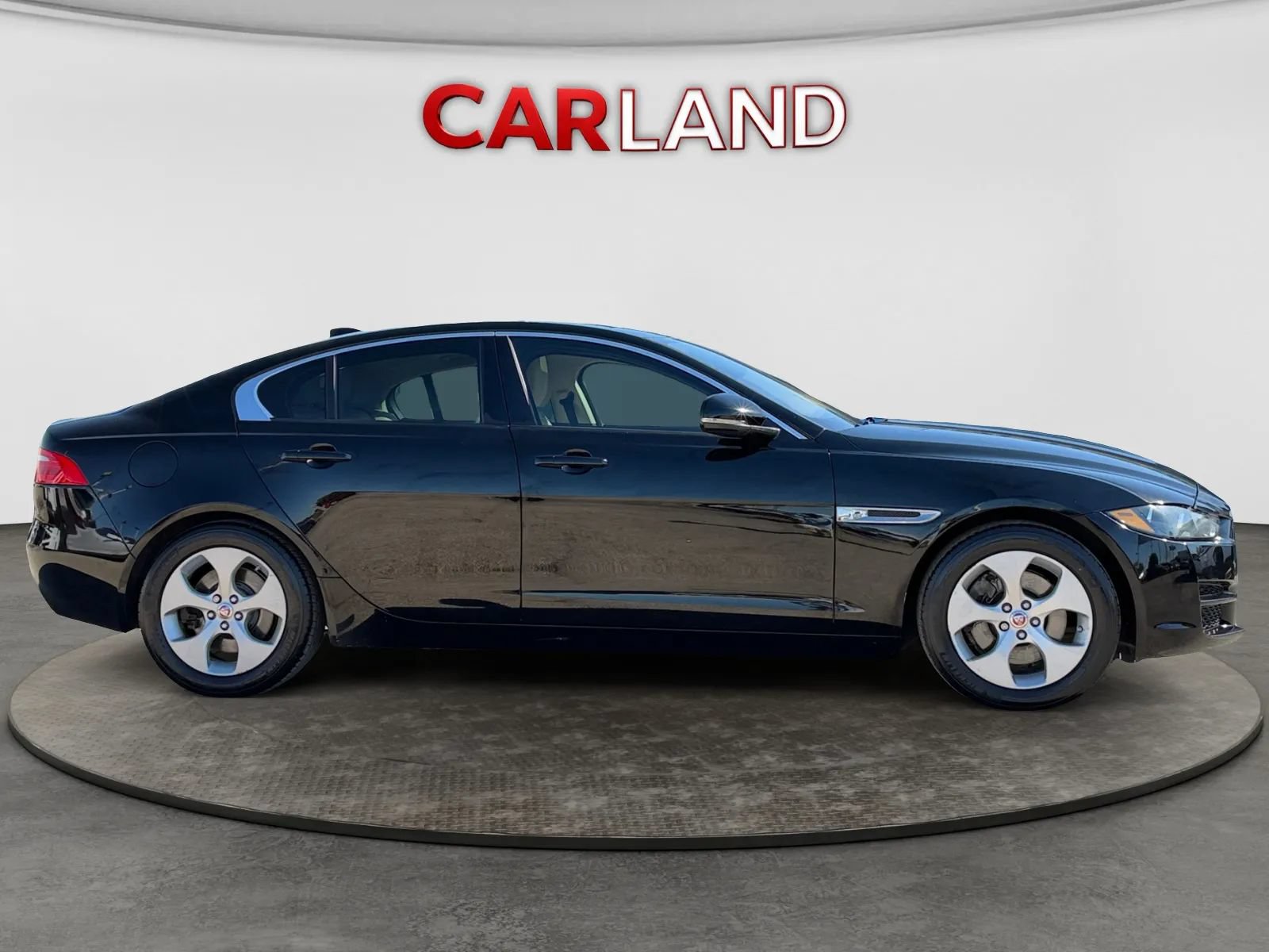 Used 2017 Jaguar XE RWD image 7