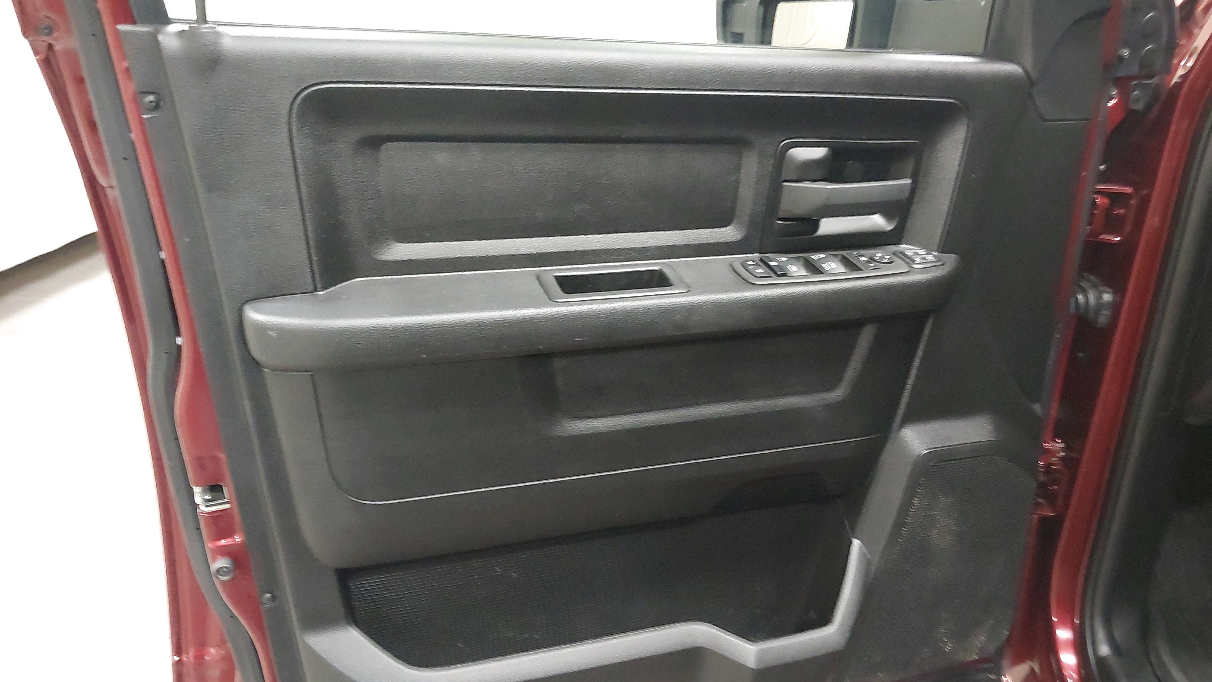 Used 2024 RAM 3500 Tradesman w/ Chrome Appearance Group AWD/4WD image 24