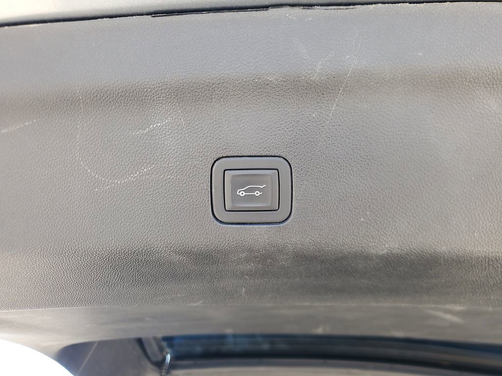 Used 2025 Chevrolet Suburban RST image 7