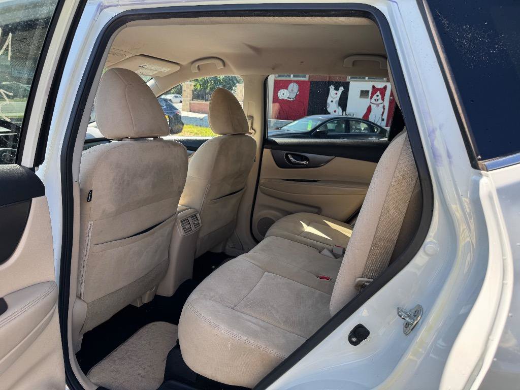 Used 2016 Nissan Rogue SV FWD image 14