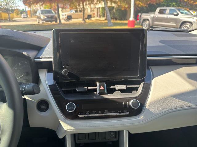 Certified 2025 Toyota Corolla Cross LE image 19