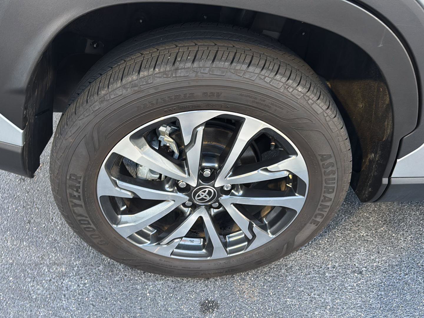 Certified 2025 Toyota Corolla Cross XLE image 34