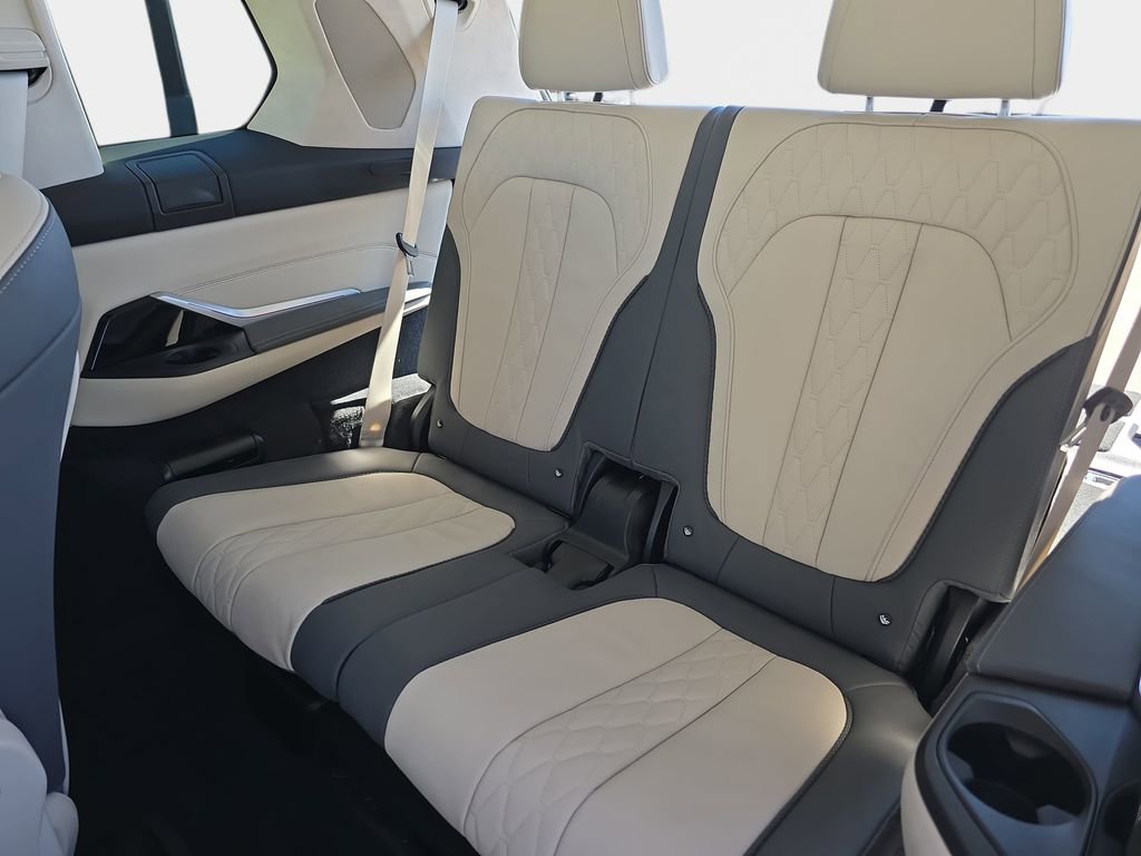 Used 2026 BMW ALPINA XB7 ALPINA XB7 image 16