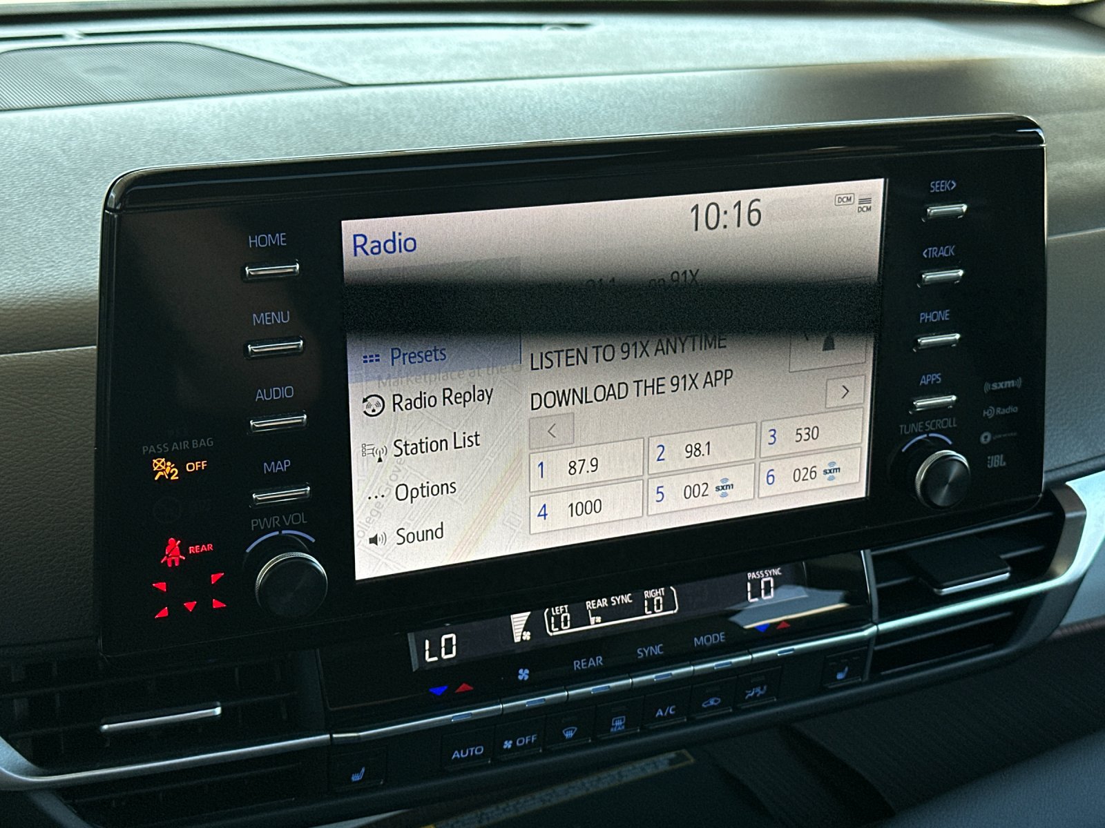 Used 2024 Toyota Sienna XLE w/ XLE Plus Package FWD image 18