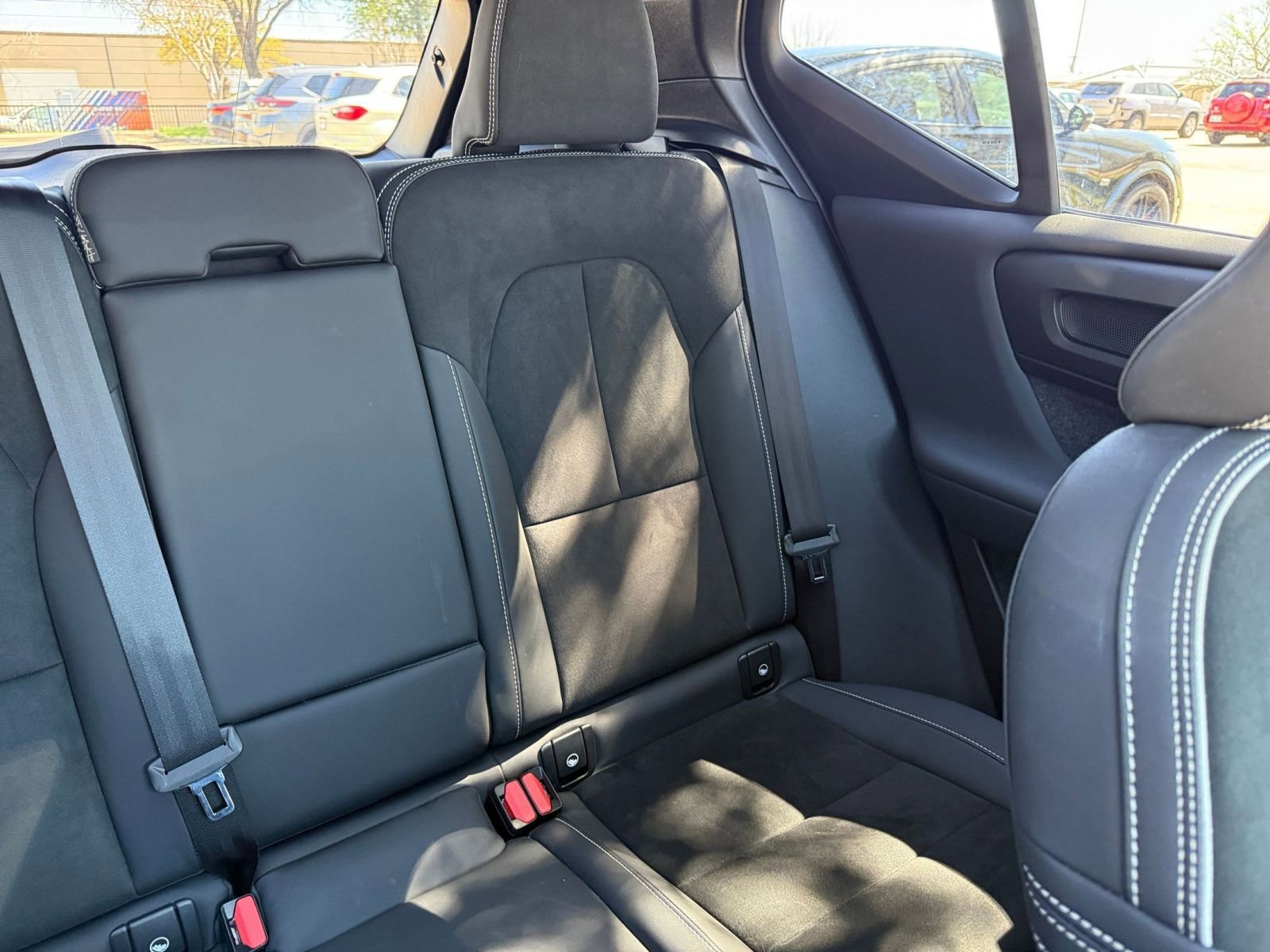 Used 2023 Volvo XC40 Recharge Plus image 44