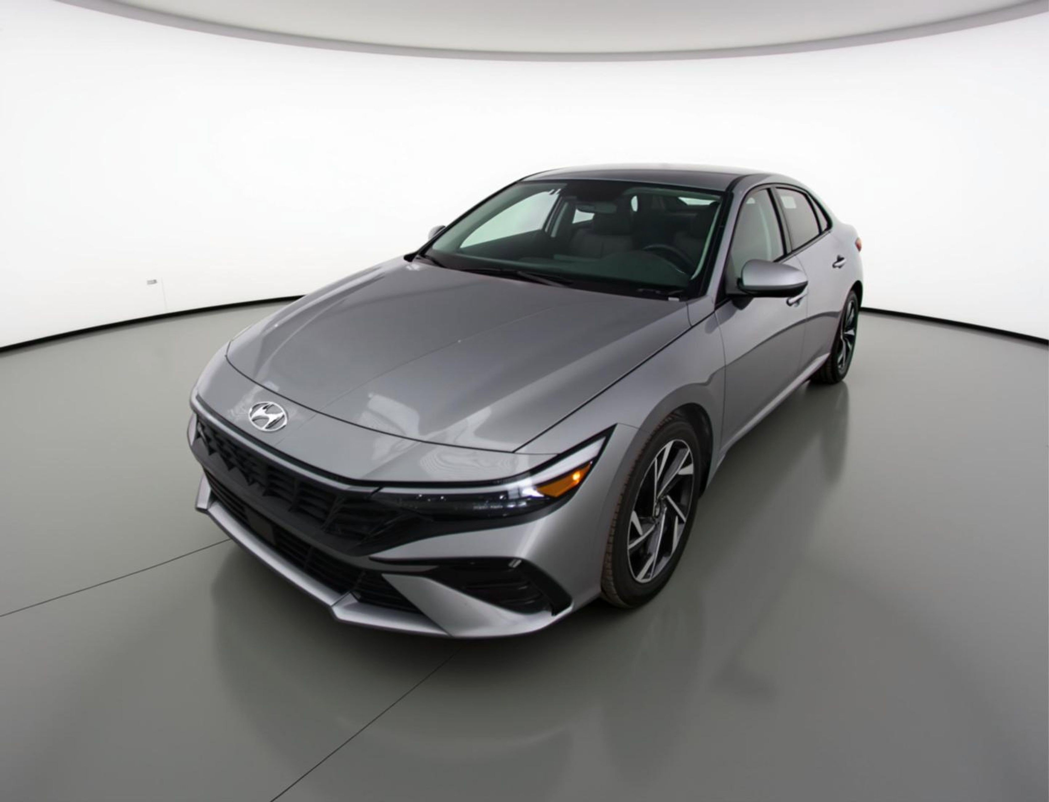 Used 2025 Hyundai Elantra SEL FWD image 3