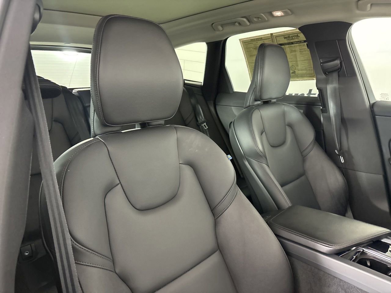 Used 2023 Volvo XC60 B5 Core w/ Climate Package AWD/4WD image 29