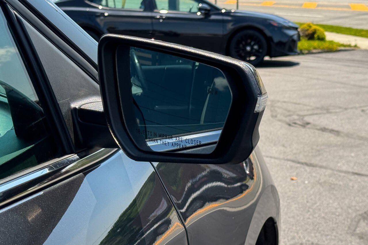 Used 2018 Chevrolet Equinox LT w/ Sun & Infotainment Package AWD/4WD image 12