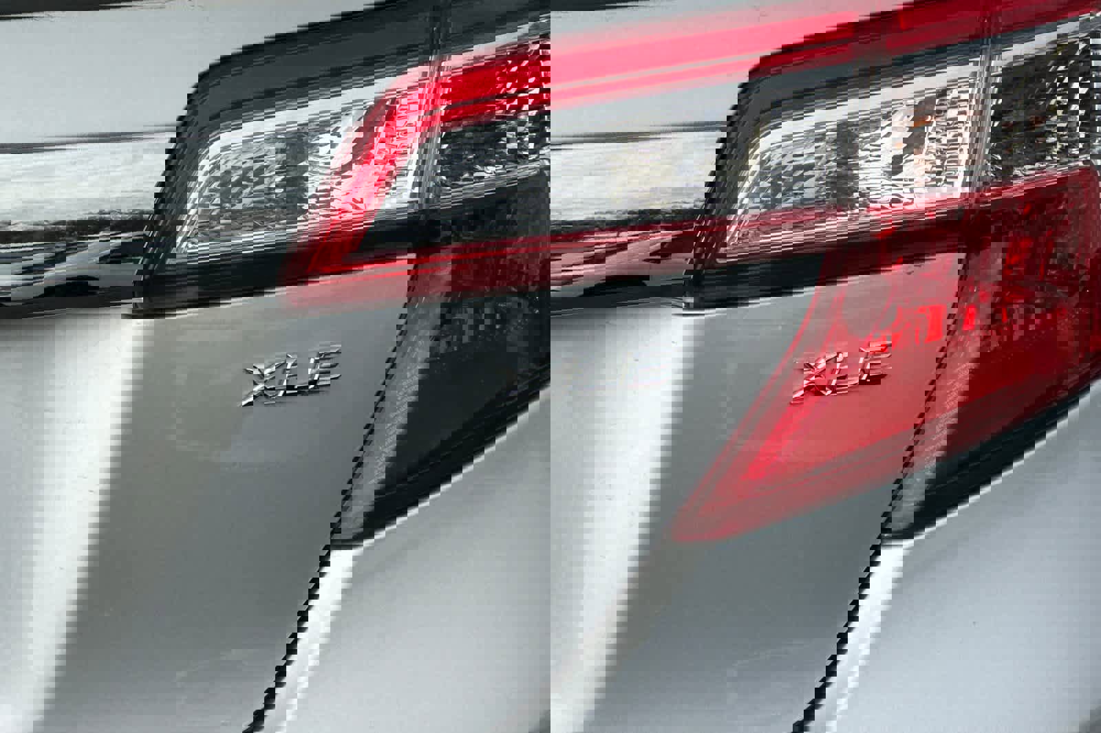 Used 2013 Toyota Camry XLE image 32