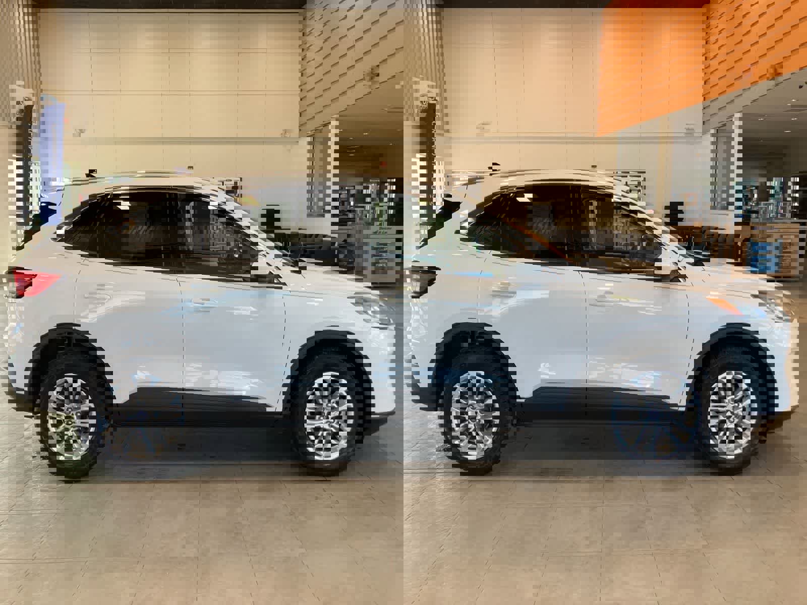 Used 2020 Ford Escape SE image 4