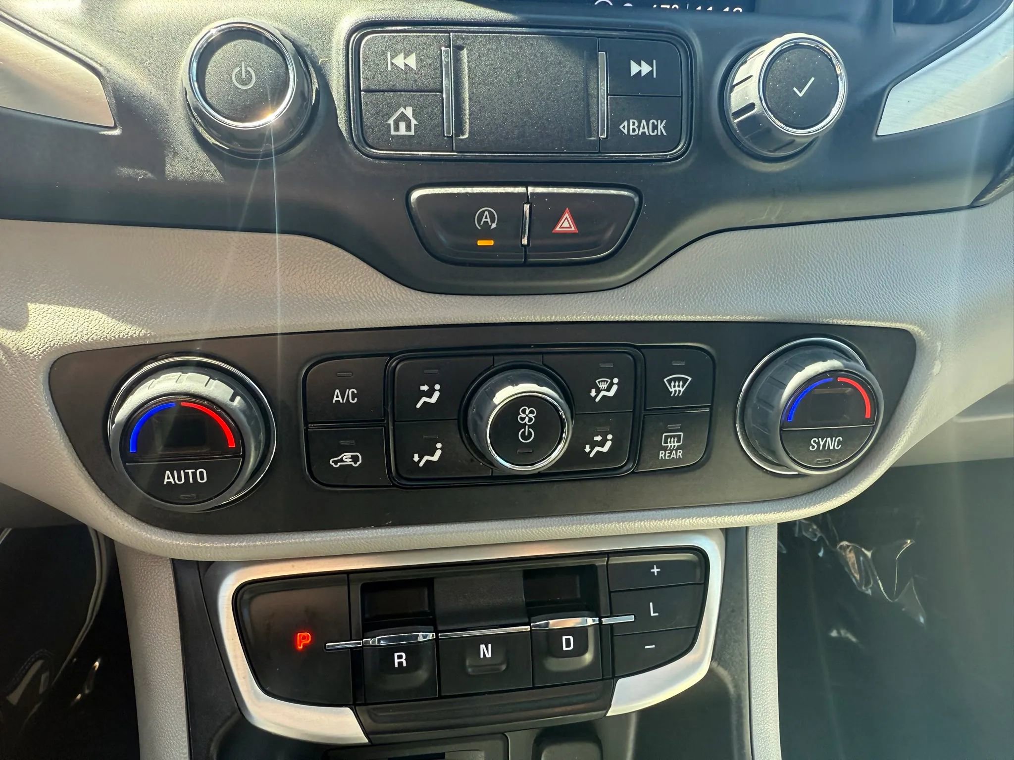 Used 2022 GMC Terrain SLT AWD/4WD image 15