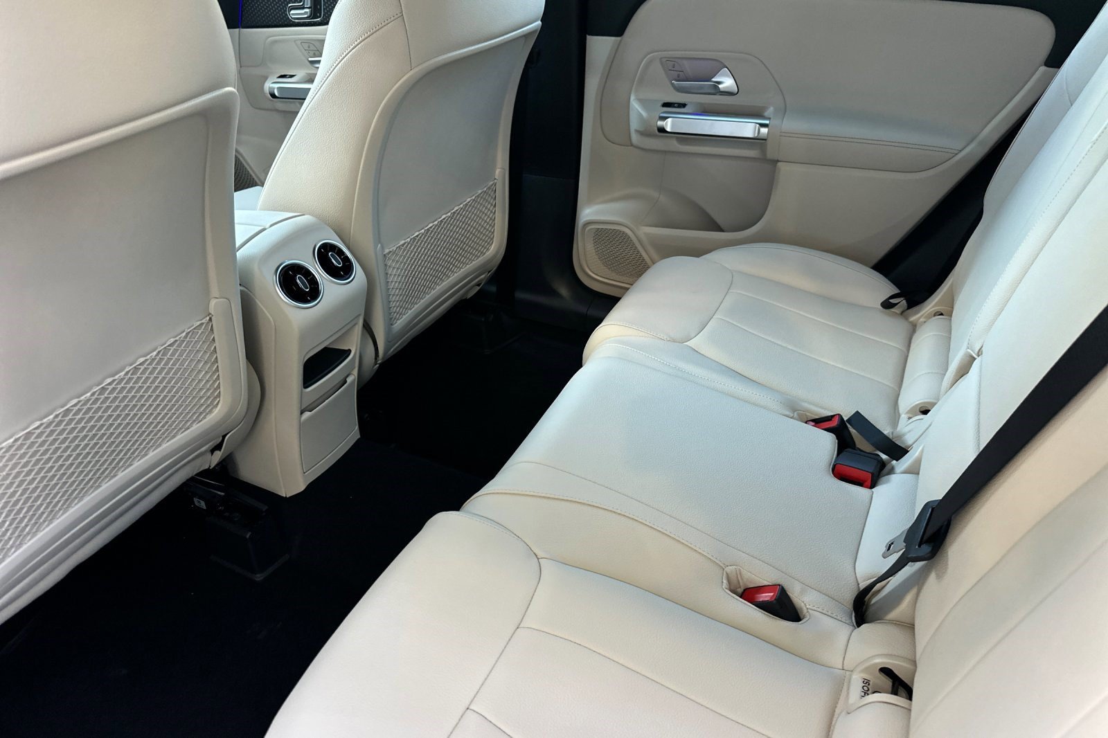 New 2025 Mercedes-Benz GLB 250 image 21
