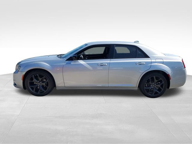 Used 2023 Chrysler 300 Touring w/ Sport Appearance Package RWD image 7