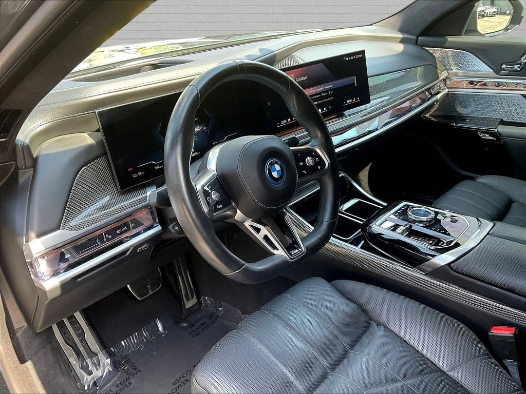 Used 2023 BMW i7 xDrive60 w/ Executive Package 2 AWD/4WD image 15