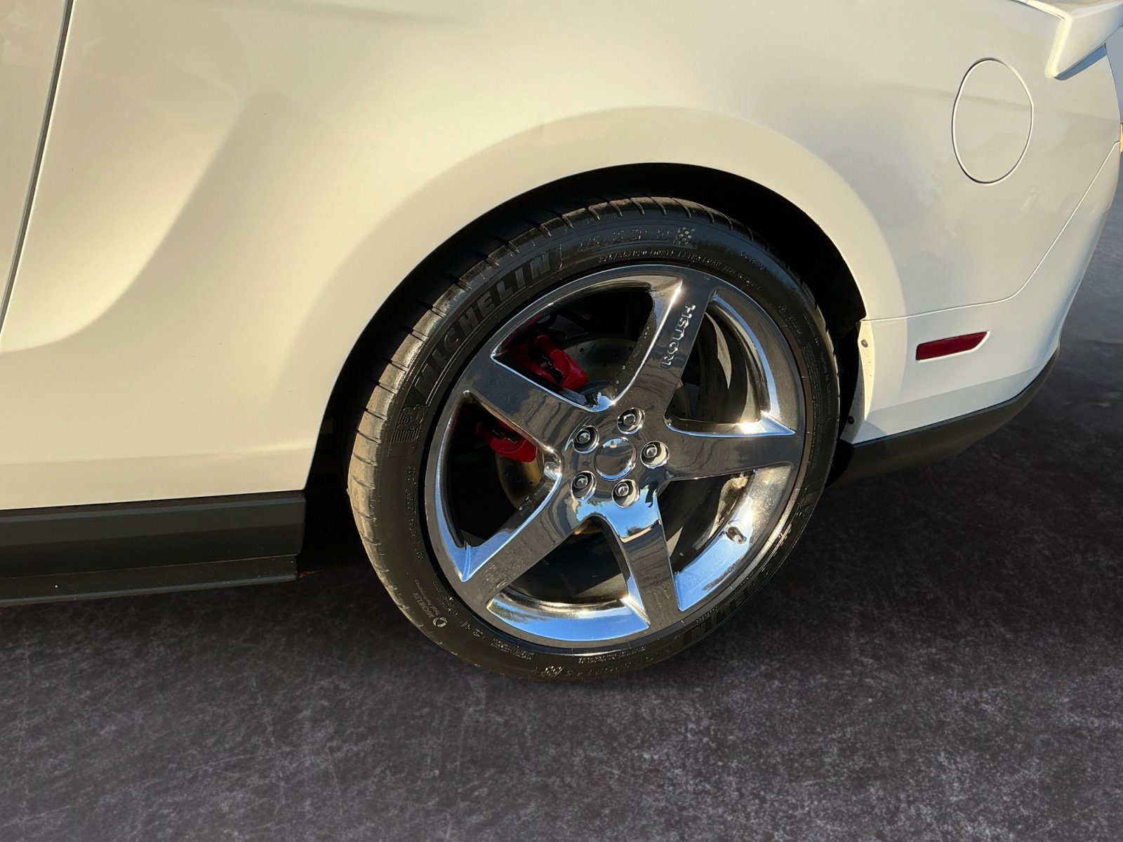 Used 2010 Ford Mustang GT image 9