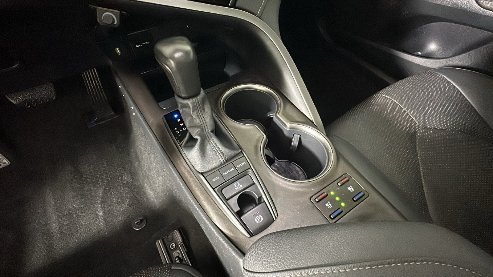 Used 2022 Toyota Camry XSE w/ Navigation Package FWD image 26