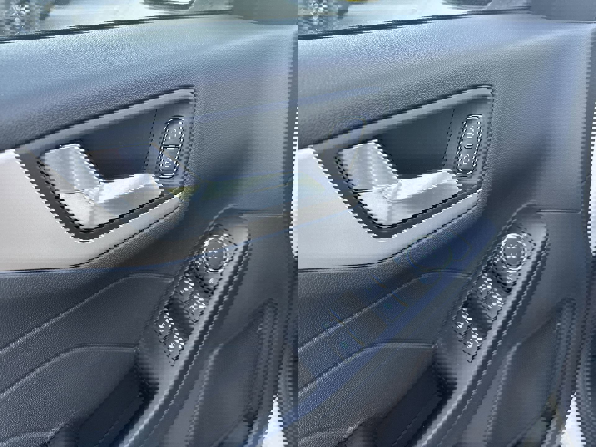 Used 2021 Ford Escape SE w/ Convenience Package image 22