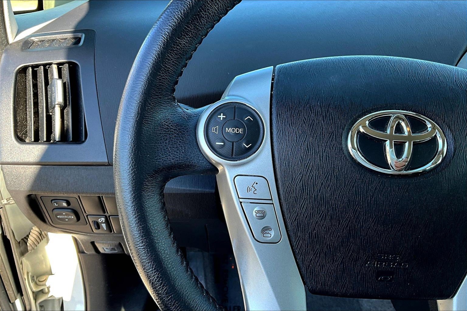 Used 2014 Toyota Prius Four image 10