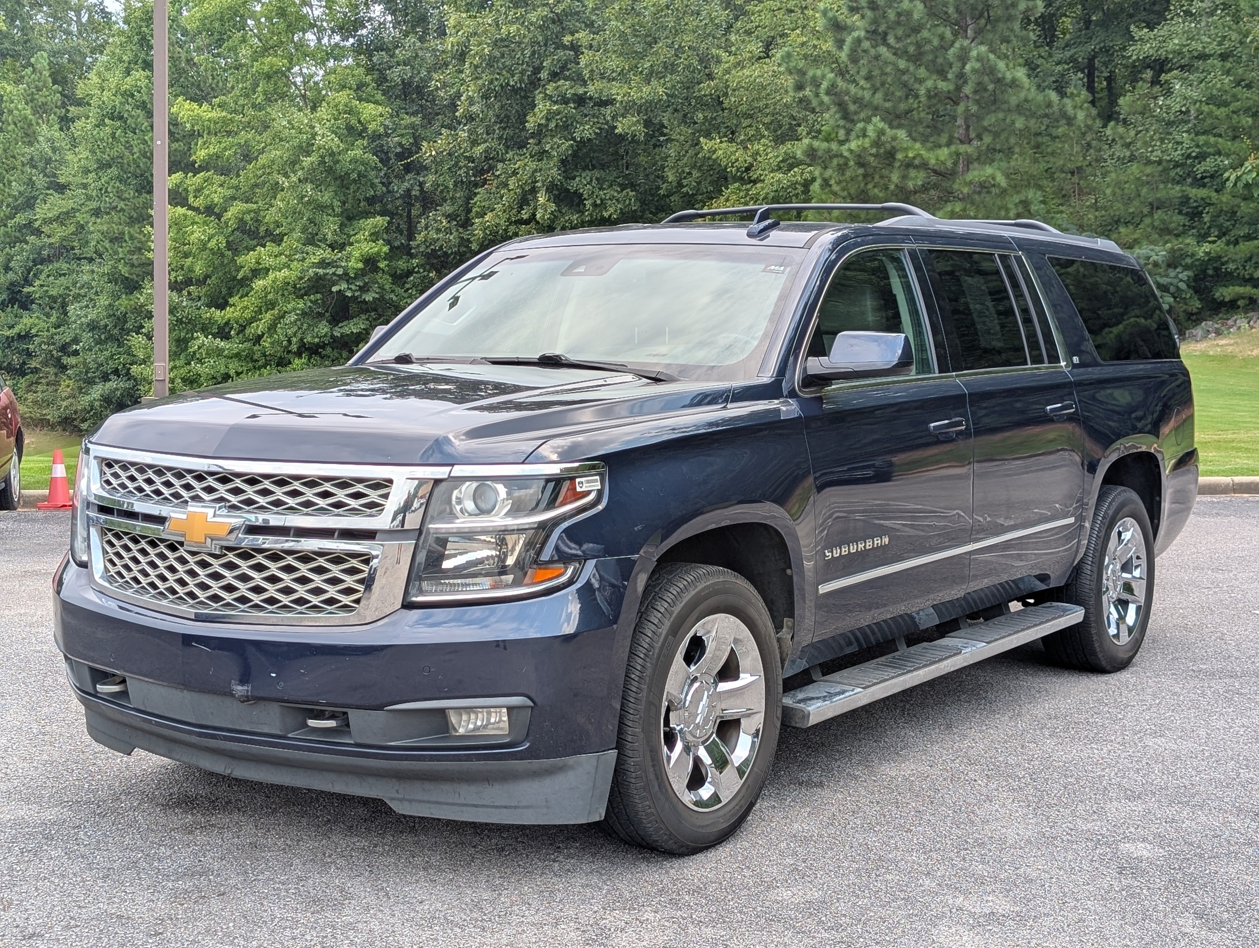 Used 2018 Chevrolet Suburban LT w/ LT Signature Package RWD image 5