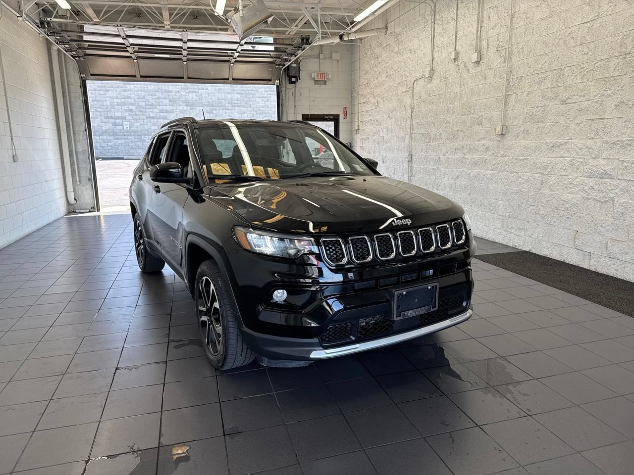 Used 2024 Jeep Compass Limited AWD/4WD image 2