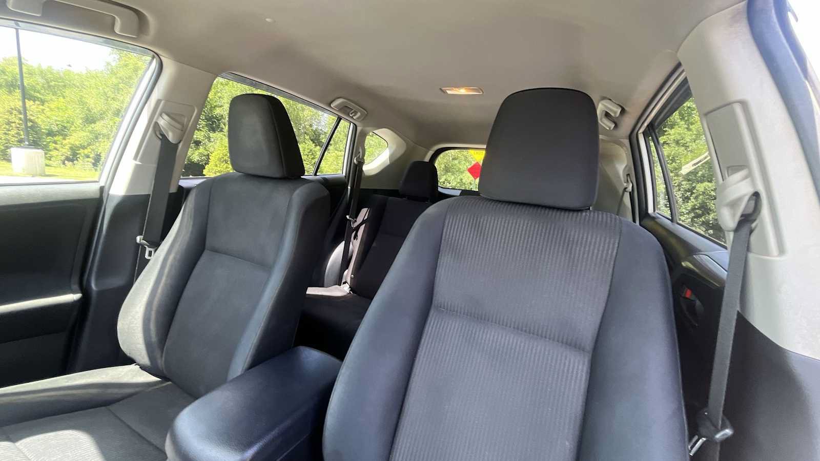 Used 2017 Toyota RAV4 LE AWD/4WD image 10