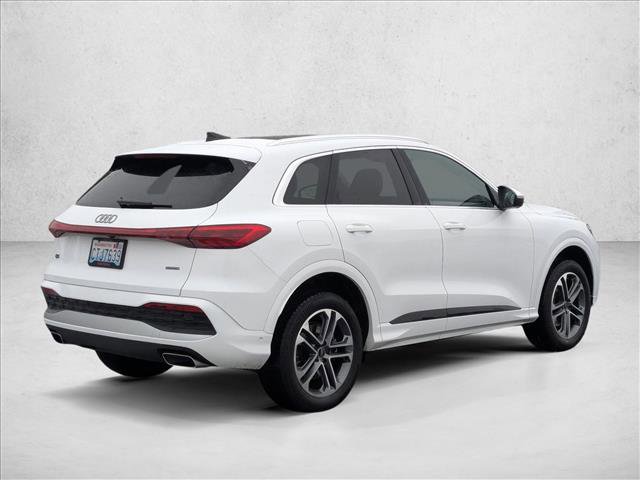 Used 2025 Audi Q5 Premium w/ Convenience Package image 5